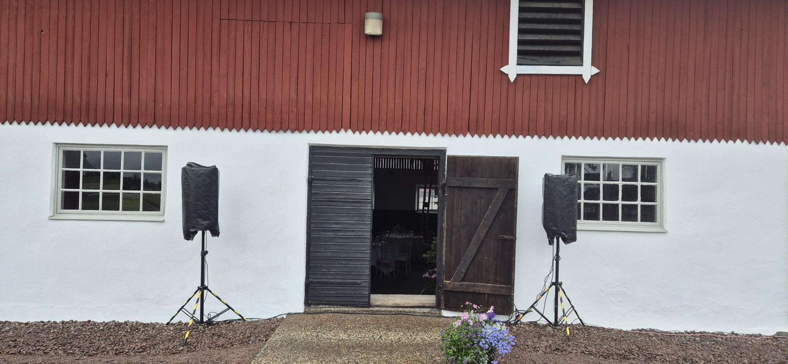 Mindre scen med ljudsystem